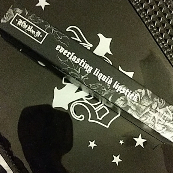 💜Kat Von D "Susperia" Everlasting Kiss 💋 ( Last One!) - Picture 4 of 4